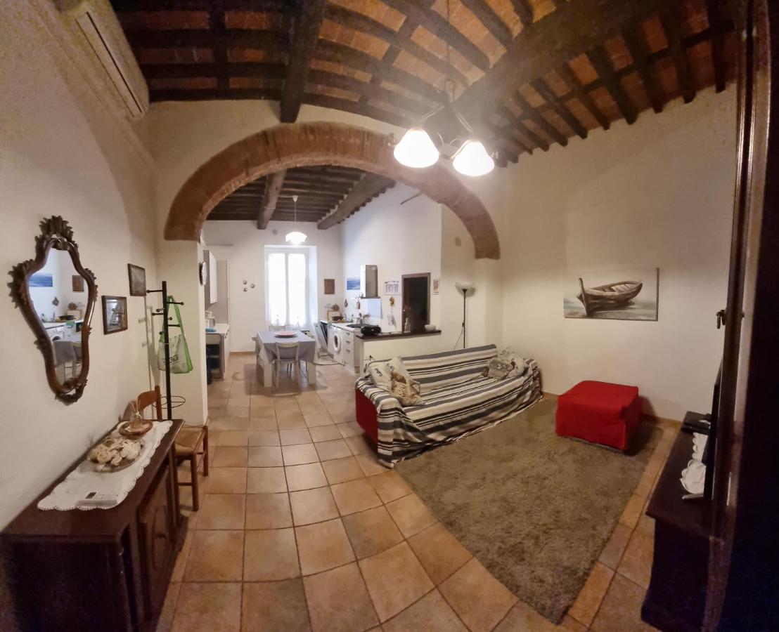 Onda Blu - Bilocale Con Aria Condizionata A Due Passi Dal Castello E Dal Torrione E Rivellino Appartement Piombino Buitenkant foto